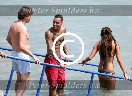 ibiza 11 juli 2012
Gregory v d Wiel met een vriend op vakantie op ibiza. Gregory heeft een stoere Jeep cabrio gehuurd.
Peter Smulders bv