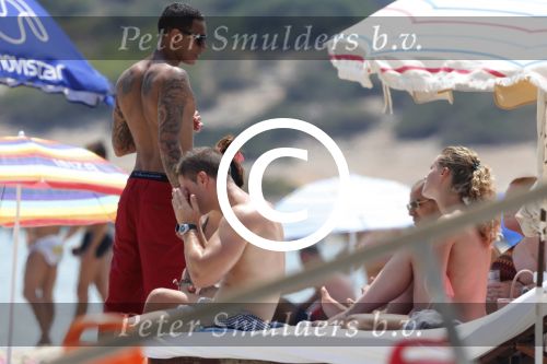ibiza 11 juli 2012
Gregory v d Wiel met een vriend op vakantie op ibiza. Gregory heeft een stoere Jeep cabrio gehuurd.
Peter Smulders bv