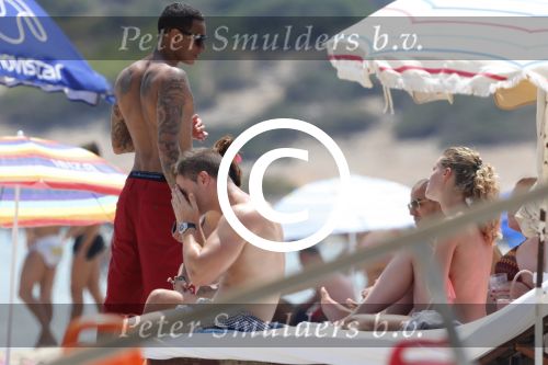 ibiza 11 juli 2012
Gregory v d Wiel met een vriend op vakantie op ibiza. Gregory heeft een stoere Jeep cabrio gehuurd.
Peter Smulders bv