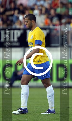 Waalwijk, 11 Augustus 2012
Eerste kompetitiewedstrijd in het nieuwe seizoen 2012/2013 tussen RKC-PSV, eindstand 3-2
Reinold Wiedemeijer geeft rode kaart aan Guy Ramos
Foto Peter Smulders BV