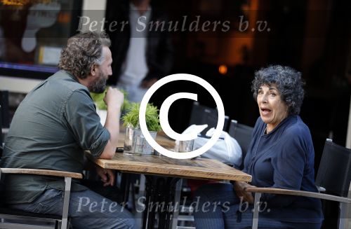 Amsterdam 7 augustus 2012
Hanneke Groenteman en Marcel Mutsers op terras.
Peter Smulders bv