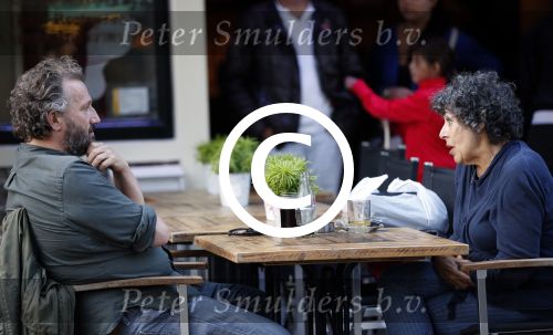 Amsterdam 7 augustus 2012
Hanneke Groenteman en Marcel Mutsers op terras.
Peter Smulders bv