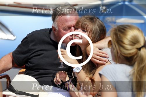 St Tropez 4 augustus 2012
Feestje van Michiel Mol voor zijn 43e verjaardag. Aanwezig oa Harry Mens met zijn dochters Noor Suze Marloes en Sarah. Ook de ouders van Michiel Jan en ... zijn aanwezig . 
Peter Smulders bv