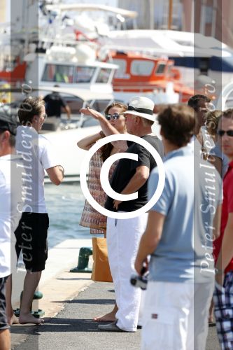 St Tropez 4 augustus 2012
Feestje van Michiel Mol voor zijn 43e verjaardag. Aanwezig oa Harry Mens met zijn dochters Noor Suze Marloes en Sarah. Ook de ouders van Michiel Jan en ... zijn aanwezig . 
Peter Smulders bv