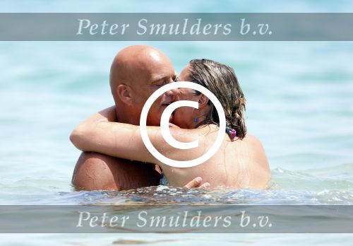 Ibiza 11 juli 2012
Herman den Blijker en zijn vrouw Jacqueline vieren de 4e verjaardag van hun zoon Matz bij coco beach.
Peter Smulders bv