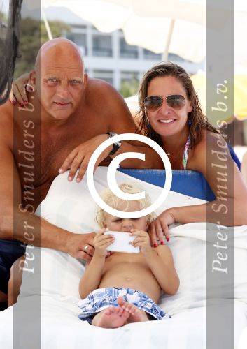 Ibiza 11 juli 2012
Herman den Blijker en zijn vrouw Jacqueline vieren de 4e verjaardag van hun zoon Matz bij coco beach.
Peter Smulders bv