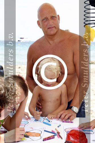 Ibiza 11 juli 2012
Herman den Blijker en zijn vrouw Jacqueline vieren de 4e verjaardag van hun zoon Matz bij coco beach.
Peter Smulders bv