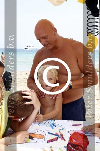 Ibiza 11 juli 2012
Herman den Blijker en zijn vrouw Jacqueline vieren de 4e verjaardag van hun zoon Matz bij coco beach.
Peter Smulders bv