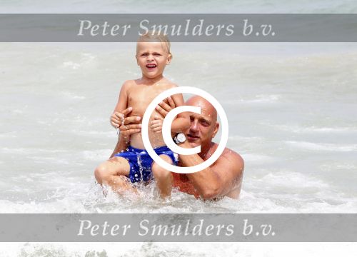 ibiza 12 juli 2012
Herman den Blijker met zijn zoontje Mads in zee
Peter Smulders bv