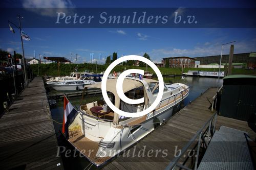 ZALTBOMMEL - Peter en Ingeborg Smulders liggen met hun jacht de Hole In One V in de haven van Zaltbommel. FOTO LEVIN DEN BOER - PERSFOTO.NU