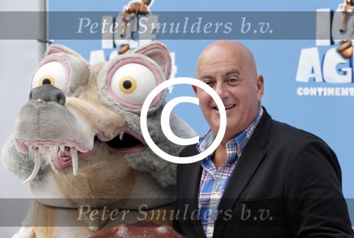 Haarlem 27 juni 2012
Premiere ice age 4 in pathe haarlem. Jack v gelder met kleinkinderen en schoondochter
Peter Smulders bv