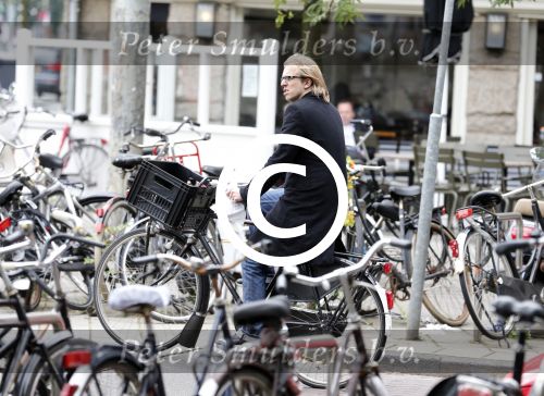 Amsterdam 18 juni 2012
Jan Jaap v d Wal op de fiets in amsterdam
Peter Smulders bv