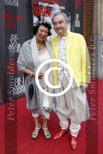 Amsterdam 17 juni 2012
Premiere het geheugen van water in het nieuwe de la mar. jan Jansen met vrouw
Peter Smulders bv