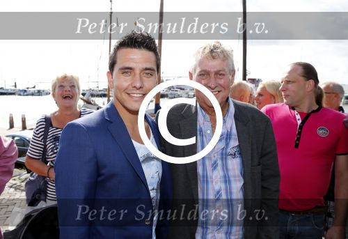 Volendam 9 augustus 2012
Uitreiking nieuwe cd en gouden cd aan Jan Smit door Nick Schilder.
Jaap Alice en Aloys Buijs zijn natuurlijk aanwezig.
Peter Smulders bv
