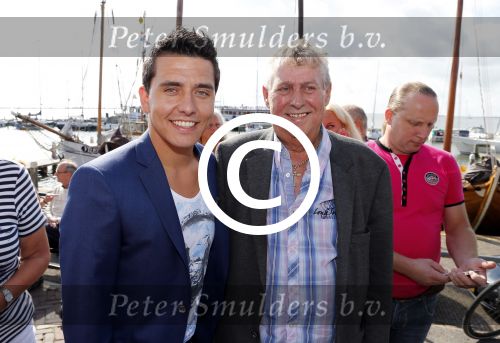 Volendam 9 augustus 2012
Uitreiking nieuwe cd en gouden cd aan Jan Smit door Nick Schilder.
Jaap Alice en Aloys Buijs zijn natuurlijk aanwezig.
Peter Smulders bv