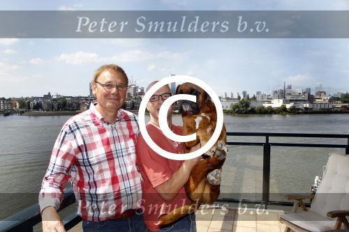 Rotterdam, 3 Augustus 2012
Jan de Hoop samen met zijn partner Coen Lievaart en hond Bob.
Foto Peter Smulders BV