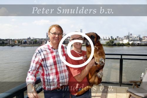Rotterdam, 3 Augustus 2012
Jan de Hoop samen met zijn partner Coen Lievaart en hond Bob.
Foto Peter Smulders BV