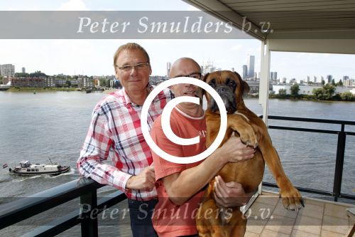 Rotterdam, 3 Augustus 2012
Jan de Hoop samen met zijn partner Coen Lievaart en hond Bob.
Foto Peter Smulders BV