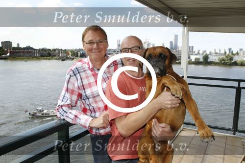 Rotterdam, 3 Augustus 2012
Jan de Hoop samen met zijn partner Coen Lievaart en hond Bob.
Foto Peter Smulders BV