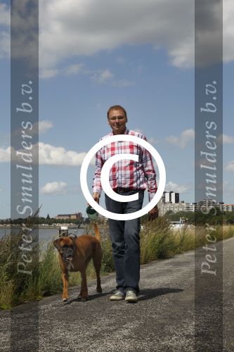 Rotterdam, 3 Augustus 2012
Jan de Hoop samen met zijn partner Coen Lievaart en hond Bob.
Foto Peter Smulders BV