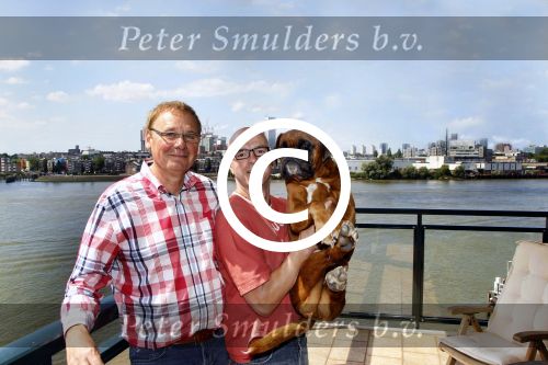 Rotterdam, 3 Augustus 2012
Jan de Hoop samen met zijn partner Coen Lievaart en hond Bob.
Foto Peter Smulders BV