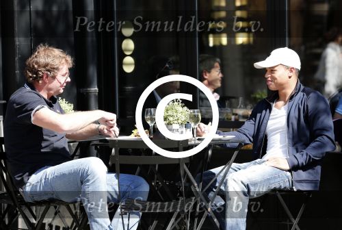 Amsterdam 26 juni 2012
Jeffrey Wammes op terras met hotelbon eigenaar Chris Luken.
Peter Smulders bv