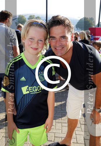 Amsterdam 23 juli 2012
Jeroen v d Boom gaat kijken bij zijn zoon Daan die meedoet aan het voetbalcamp bij Ajax op de toekomst.
Peter Smulders bv