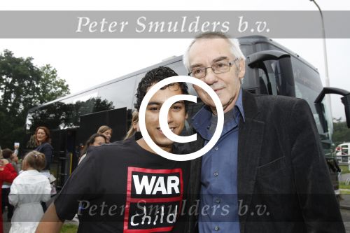 Tilburg, 12 Juni 2012
Voorstelling Musical op de basisschool Klinkers
Jeronimo met zijn manager Charly Prick
Foto Peter Smulders BV