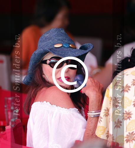 St Tropez 4 augustus 2012
Joan Collins met man en familie op terras in St Tropez.
Peter Smulders bv