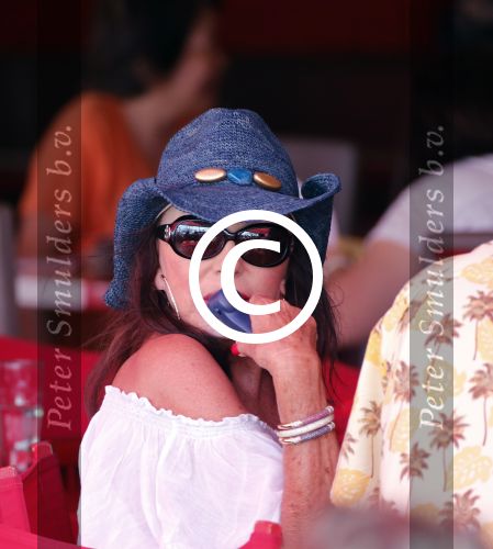 St Tropez 4 augustus 2012
Joan Collins met man en familie op terras in St Tropez.
Peter Smulders bv