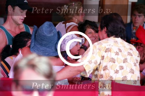 St Tropez 4 augustus 2012
Joan Collins met man en familie op terras in St Tropez.
Peter Smulders bv