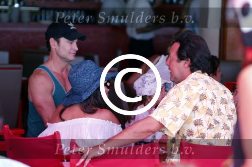 St Tropez 4 augustus 2012
Joan Collins met man en familie op terras in St Tropez.
Peter Smulders bv