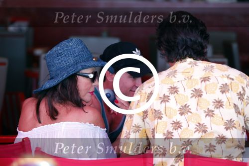 St Tropez 4 augustus 2012
Joan Collins met man en familie op terras in St Tropez.
Peter Smulders bv