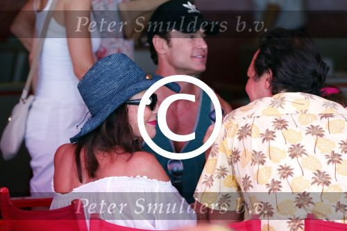St Tropez 4 augustus 2012
Joan Collins met man en familie op terras in St Tropez.
Peter Smulders bv