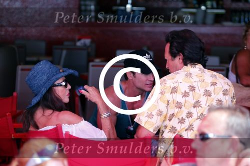 St Tropez 4 augustus 2012
Joan Collins met man en familie op terras in St Tropez.
Peter Smulders bv