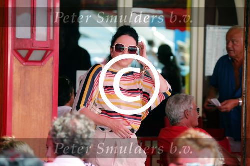 St Tropez 4 augustus 2012
Joan Collins met man en familie op terras in St Tropez.
Peter Smulders bv