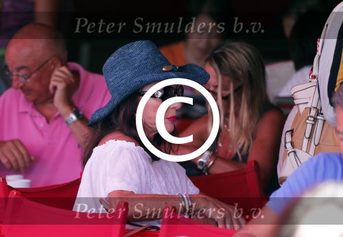 St Tropez 3 augustus 2012
Joan Collins met man en familie op terras in St Tropez.
Peter Smulders bv