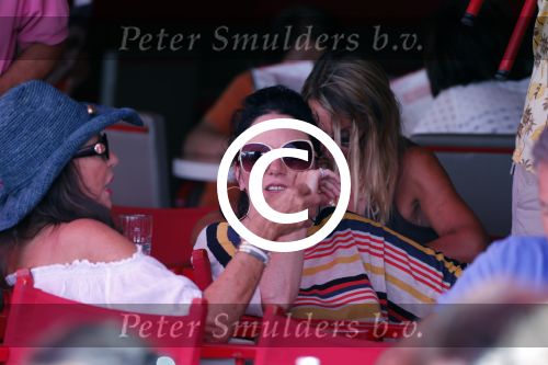 St Tropez 3 augustus 2012
Joan Collins met man en familie op terras in St Tropez.
Peter Smulders bv