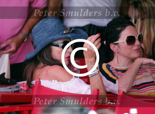 St Tropez 3 augustus 2012
Joan Collins met man en familie op terras in St Tropez.
Peter Smulders bv