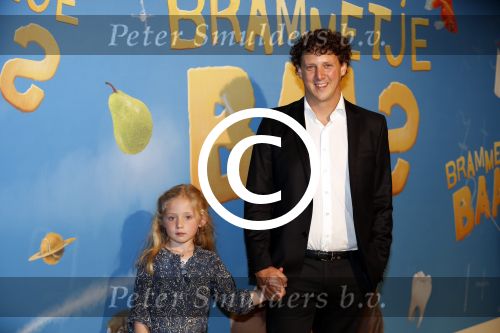 Amsterdam 24 juni 2012
Jochem Myjer met zijn nichtje bij de premiere van Brammetje Baas in het eye filmtheater.
Peter Smulders bv