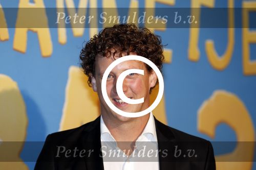 Amsterdam 24 juni 2012
Jochem Myjer met zijn nichtje bij de premiere van Brammetje Baas in het eye filmtheater.
Peter Smulders bv