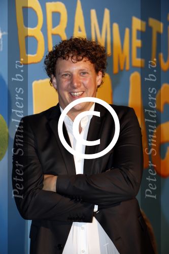 Amsterdam 24 juni 2012
Jochem Myjer met zijn nichtje bij de premiere van Brammetje Baas in het eye filmtheater.
Peter Smulders bv
