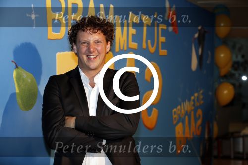 Amsterdam 24 juni 2012
Jochem Myjer met zijn nichtje bij de premiere van Brammetje Baas in het eye filmtheater.
Peter Smulders bv