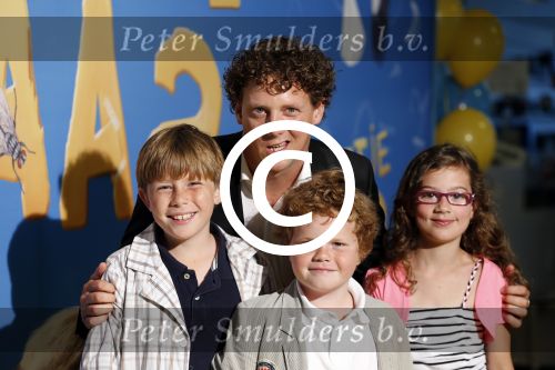 Amsterdam 24 juni 2012
Jochem Myjer met zijn nichtje bij de premiere van Brammetje Baas in het eye filmtheater.
Peter Smulders bv