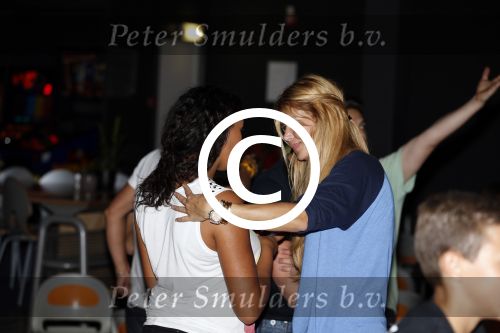 Amsterdam 22 juni 2012
Badr Hari bowlen met Maxim en Joelle Gullit en Estell Cruijff.
Peter Smulders bv