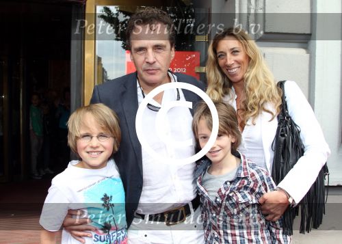 Amsterdam 10 juni 2012
Premiere Club van lelijke kinderen in carre. Joep Sertons met zoon en vriendin met zoon
Peter Smulders bv