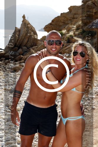 ibiza 12 juli 2012
Johnny Heitinga met zijn vrouw Charlotte Sophie en kinderen Jezebel en Lennox op het strand van ibiza.
Peter Smulders bv
