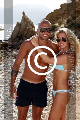 ibiza 12 juli 2012
Johnny Heitinga met zijn vrouw Charlotte Sophie en kinderen Jezebel en Lennox op het strand van ibiza.
Peter Smulders bv