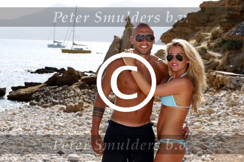 ibiza 12 juli 2012
Johnny Heitinga met zijn vrouw Charlotte Sophie en kinderen Jezebel en Lennox op het strand van ibiza.
Peter Smulders bv