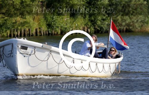 Nigtevecht 25 juli 2012
Jort Kelder en zijn vriendin Lauren Verster aan het varen met sloep/boot op de vecht.
Peter Smulders bv